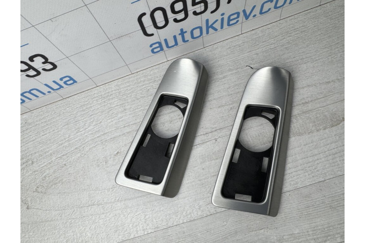 Решітка динаміка сіра/чорна Audi A8 [4H] 2010-2017 4H0868144