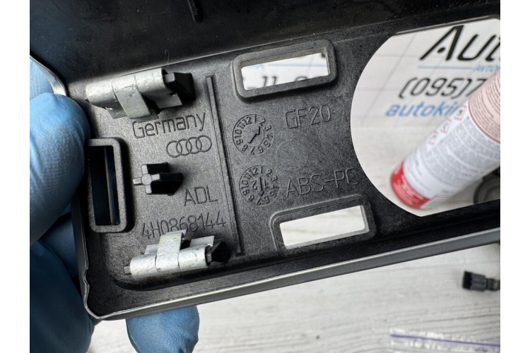 Решітка динаміка сіра/чорна Audi A8 [4H] 2010-2017 4H0868144