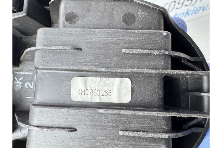 Кріплення знака аварійної зупинки Audi A8 [4H] 2010-2017 4H0860285