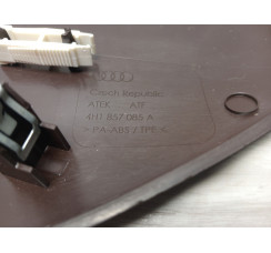 Бічна заглушка лев чорна Audi A8 [4H] 2010-2017