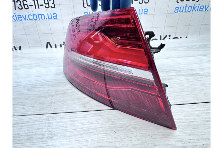 Фонарь задний левый вненший (отломаны крепления, отклеено стекло) Audi A8 [4H] 2010-2017 4H0945095J