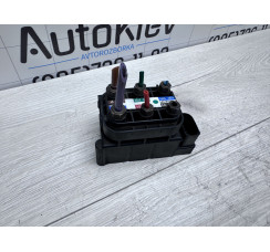 Блок клапанів пневматичної підвіски Audi Allroad quattro 2012-2019