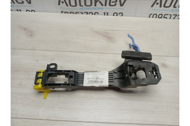 Кронштейн ручки задніх лівих дверей (у підборі) Lexus ES 2012-2018 6920433060