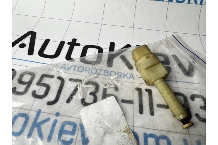 Датчик включения стопсигнала Audi A8 [4D] 1999-2002 4A0945515A