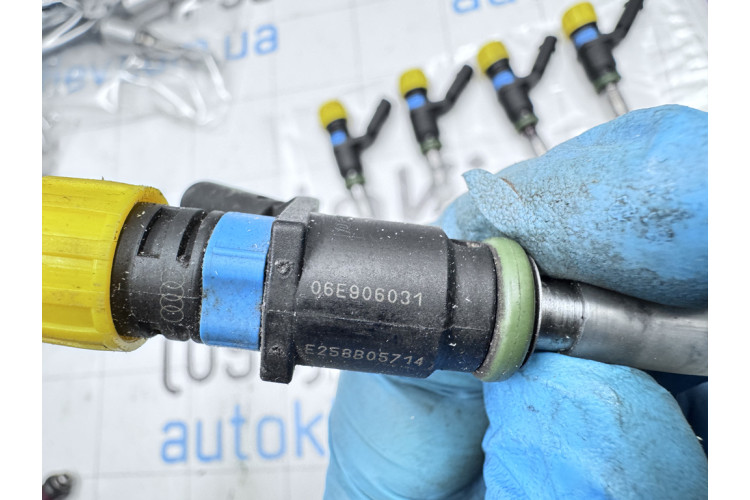 Форсунка упорскування палива Audi Q7 [4M] 2015> 06E906031