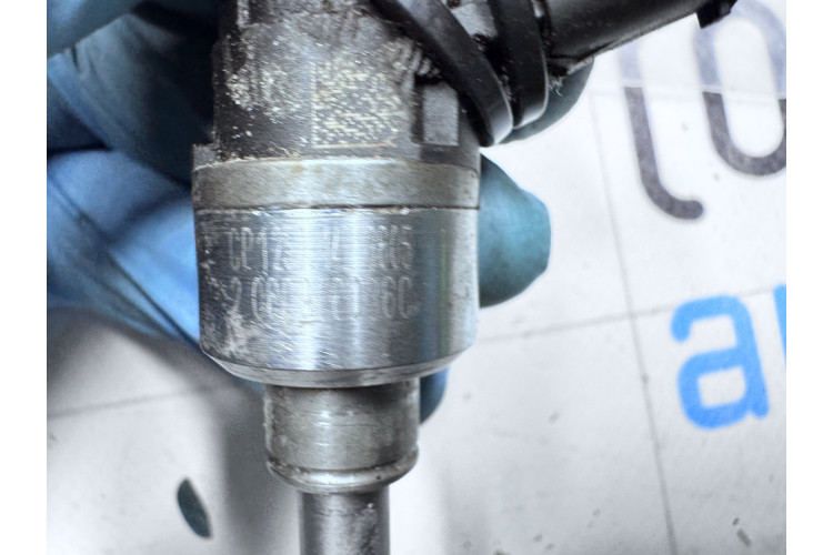 Форсунка упорскування палива Audi Allroad quattro 2012-2019 06C906036C