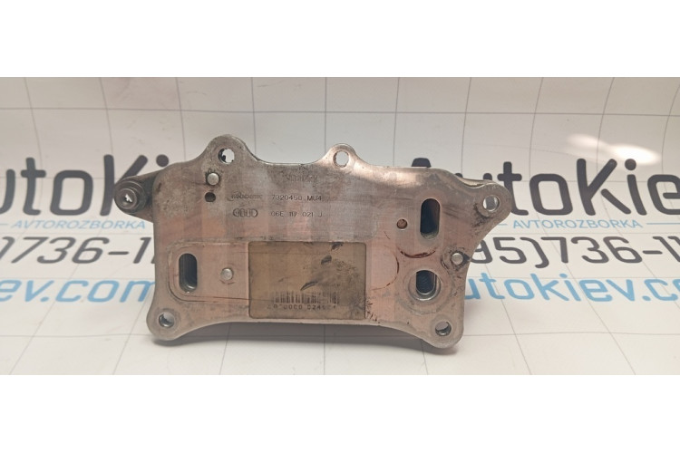 Радіатор масляний Audi A8 [4H] 2010-2017 06E117021J