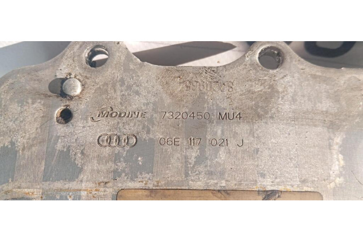 Радіатор масляний Audi A8 [4H] 2010-2017 06E117021J