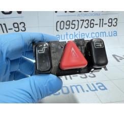 Кнопка увімкнення аварійного сигналу Mercedes Benz W210 E-Klasse 1995-2000