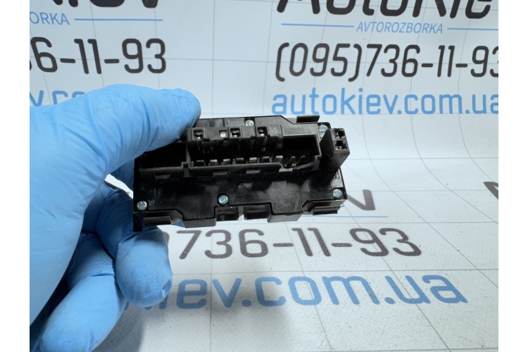 Кнопка увімкнення аварійного сигналу Mercedes Benz W210 E-Klasse 1995-2000 A2108201310