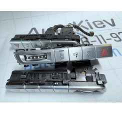 Блок кнопок у торпеду (кнопка аварійки) Audi A8 [4H] 2010-2017