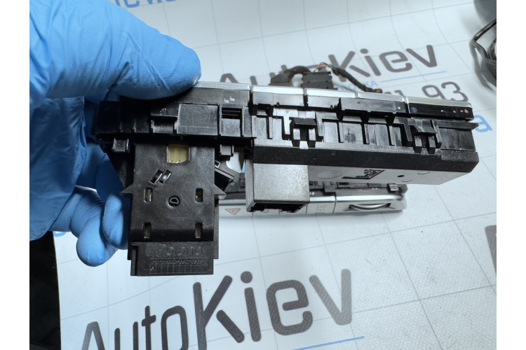 Блок кнопок в торпеду (кнопка аварийки) Audi A8 [4H] 2010-2017 4H1959673P
