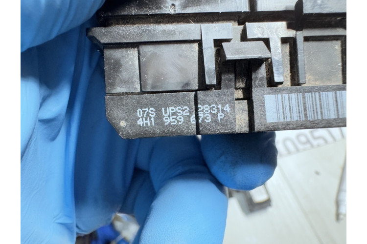 Блок кнопок в торпеду (кнопка аварийки) Audi A8 [4H] 2010-2017 4H1959673P