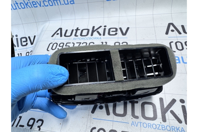 Дефлектор nero (чёрный)/хром Audi A8 [4H] 2010-2017 4H0819203B