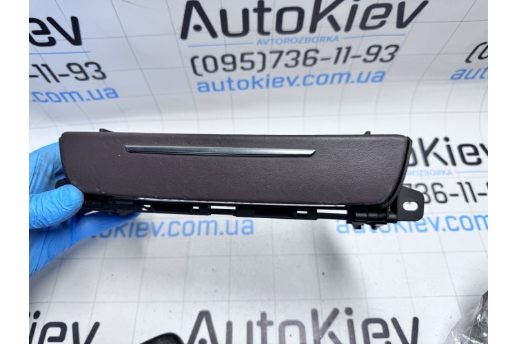 Накладка бардачок в торпедо коричневая Audi A8 [4H] 2010-2017 4H0858381A