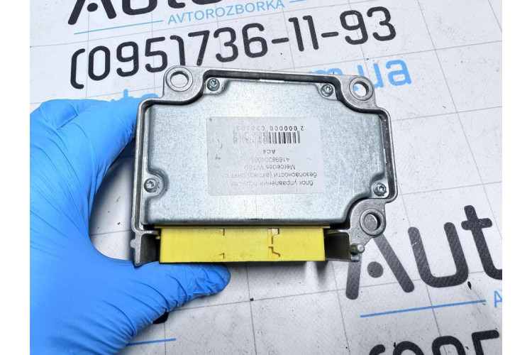 Блок управління подушок безпеки (airbag) Mercedes Benz W245 B-klasse 2005-2011 A1698204085