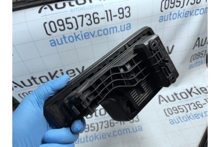 Підлокітник у чорному кольорі Mercedes Benz A-Class W169 2004-2012 A1696801939