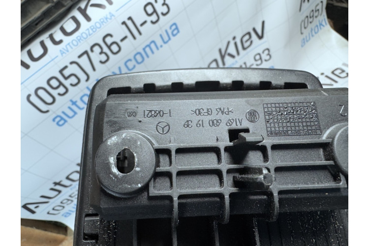 Підлокітник у чорному кольорі Mercedes Benz A-Class W169 2004-2012 A1696801939