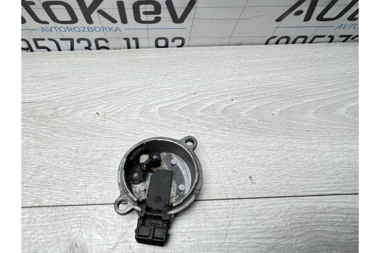 Датчик холу (положення розподільного валу) Audi A3 (8L1) 1996-2003 058905161B Датчик холу (положення розподільного валу) Audi A3 (8L1) 1996-2003 058905161B