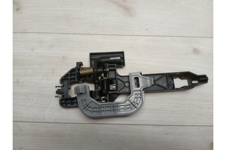 Кронштейн ручки двері задньої правої Kia Sportage 2016-2021 83665F1000