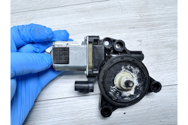 Електродвигун склопідйомника задній лівий Kia Sportage 2016-2021 83450F1000