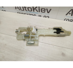 Кронштейн ручки дверей задньої лівої Kia Sportage 2016-2021