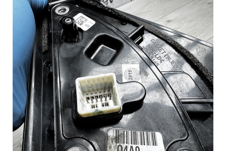 Зеркало заднего вида левое в красном цвете без вкладыша (8 pin) Kia Sportage 2016-2021 87610F1100