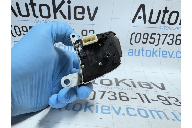 Кнопки на рулевом колесе правые Kia Sportage 2016-2021 96720F1120 Кнопки на рулевом колесе правые Kia Sportage 2016-2021 96720F1120