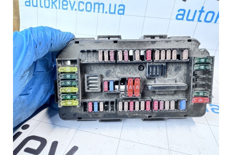 BMW F30 F31 F32 F34 F15 X5 F20 F80 блок предохранителей 9337879 BMW F30 F31 F32 F34 F15 X5 F20 F80 блок предохранителей 9337879