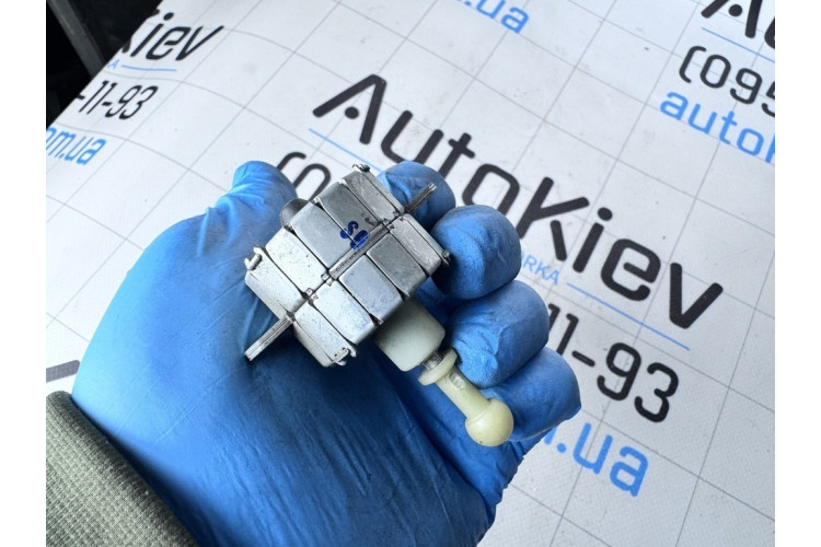 Мотор регулировки фары BMW f30 f31 f32 f33 f35 f36 6553160699