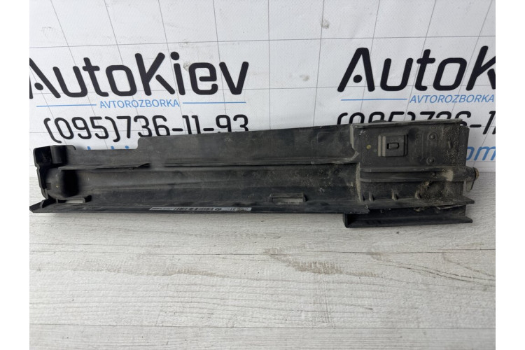 Дефлектор радиатора правый BMW f30 f31 f32 f33 f35 f36 17117600537