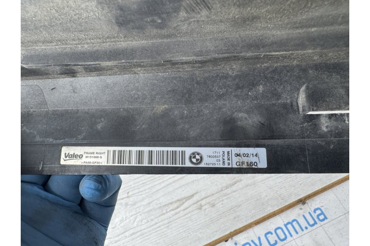Дефлектор радиатора правый BMW f30 f31 f32 f33 f35 f36 17117600537