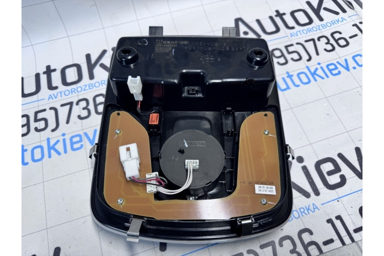 Фонарь салона передний Chery Tiggo 8 J684423010