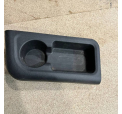 Правый подстаканник в багажнике Cherry Tiggo 8