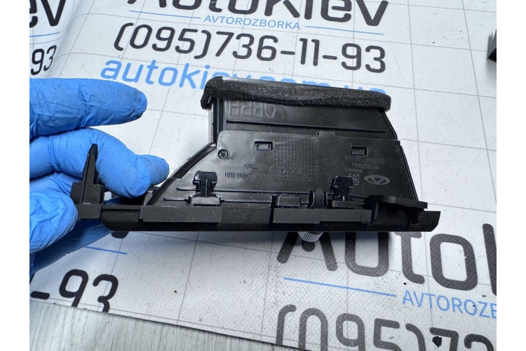 Дефлектор воздушный правый Chery Tiggo 8 401000794AA Дефлектор воздушный правый Chery Tiggo 8 401000794AA