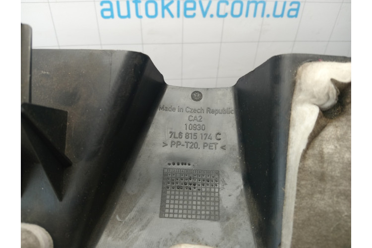 Накладка консоли передней панели VW Touareg 2010-2018 7L6815174C