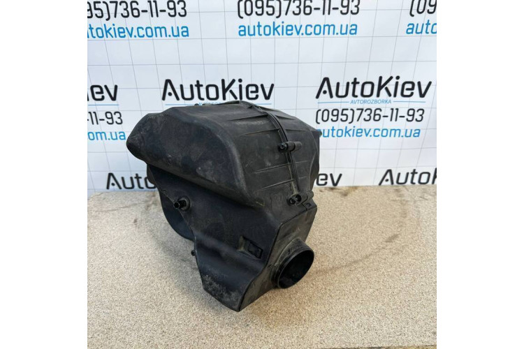 Корпус воздушного фильтра правый для audi a8 d4 4h w12 4H0133824
