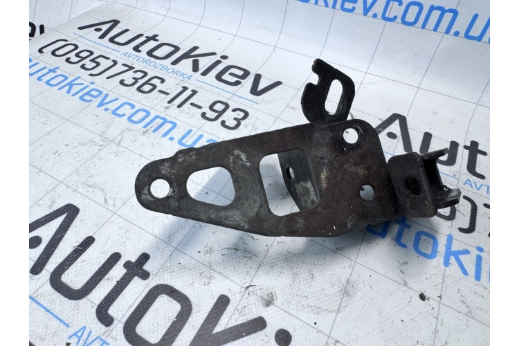 Кронштейн переднего подрамника правый audi a8 d4 4H0399656B