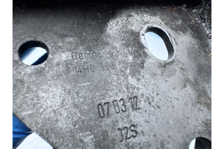 Кронштейн переднего подрамника правый audi a8 d4 4H0399656B