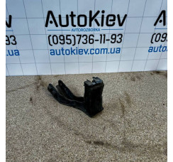 Кронштейн переднего подрамника левый