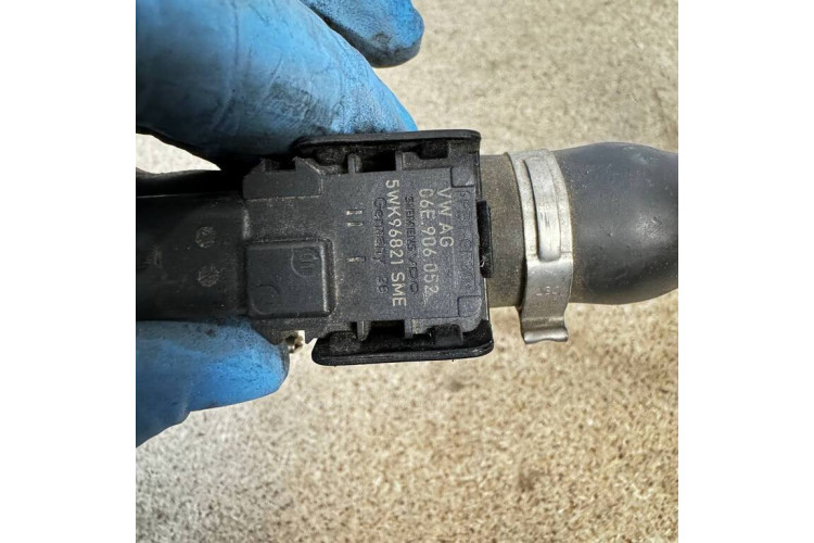 Трубка соединяющая audi a8 w12 6.3 fsi 07p133818b