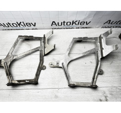 Кронштейн дополнительного радиатора Audi A8 D4 2010-2017 левый