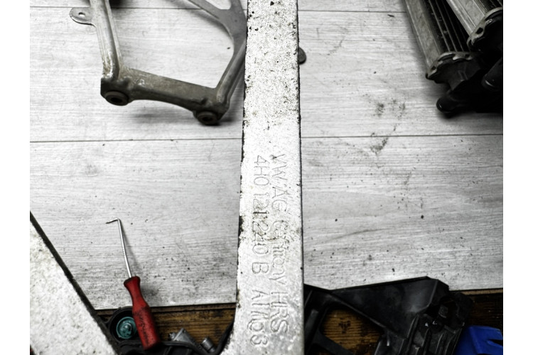 Кронштейн дополнительного радиатора Audi A8 D4 2010-2017 левый 4h0121240b