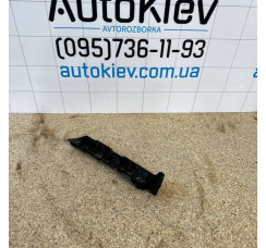 Напрямна переднього бампера права Audi A8 D4 2010-2017