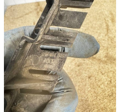 Направляющая переднего бампера правая Audi A8 D4 2010-2017