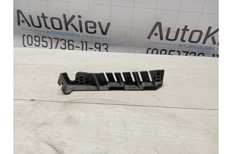 Напрямна переднього бампера права Audi A8 D4 2010-2017 4H0807284