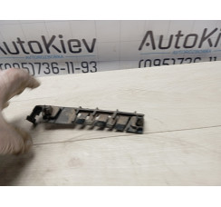 Направляющая переднего бампера правая Audi A8 D4 2010-2017