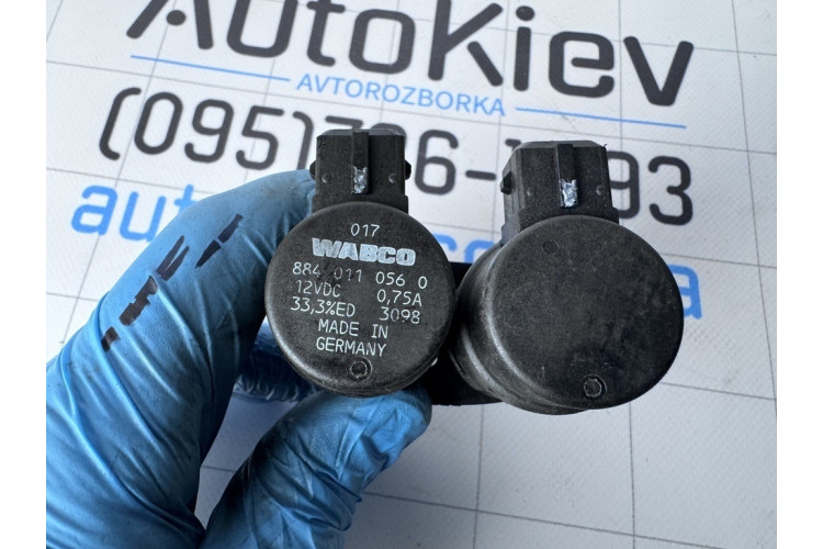 Блок клапанов пневмоподвески Audi A6 [C5] 1997-2004 8840110560