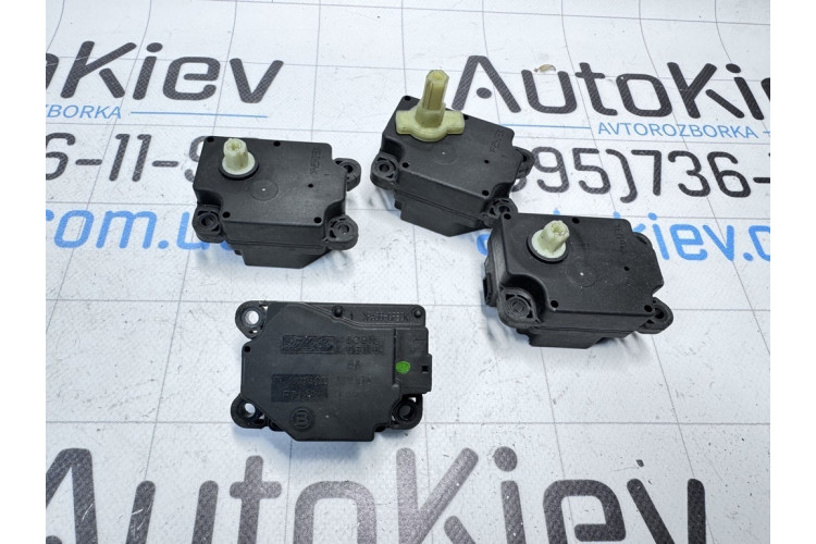 Моторчик вентилятора Land Rover Range Rover Evoque 2011-2018 6G9N19E616 Моторчик вентилятора Land Rover Range Rover Evoque 2011-2018 6G9N19E616