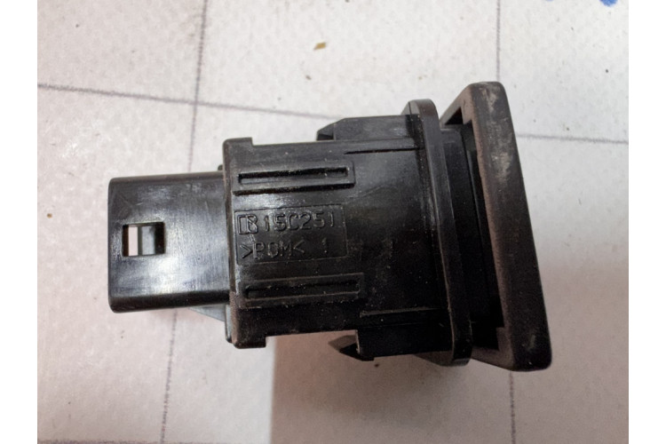 Кнопка парктроніки Lexus ES 2012-2018 15C251 Кнопка парктроніки Lexus ES 2012-2018 15C251